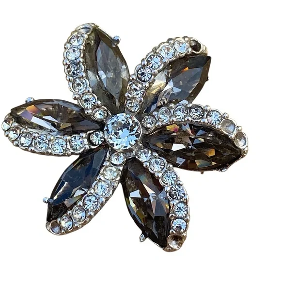 Vintage Silver and Black Flower Brooch - Picture 4 of 12